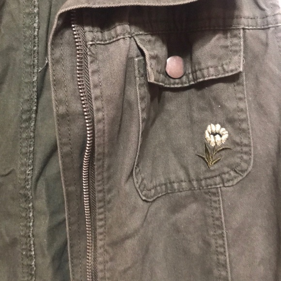 Embroidered Army Colored Vest - Picture 3 of 4